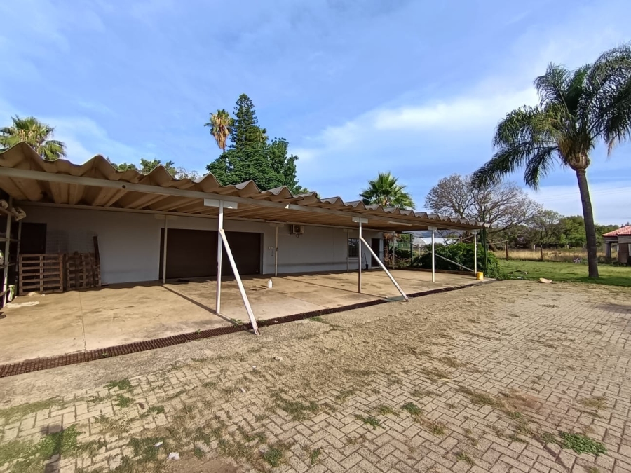 4 Bedroom Property for Sale in Mooinooi North West